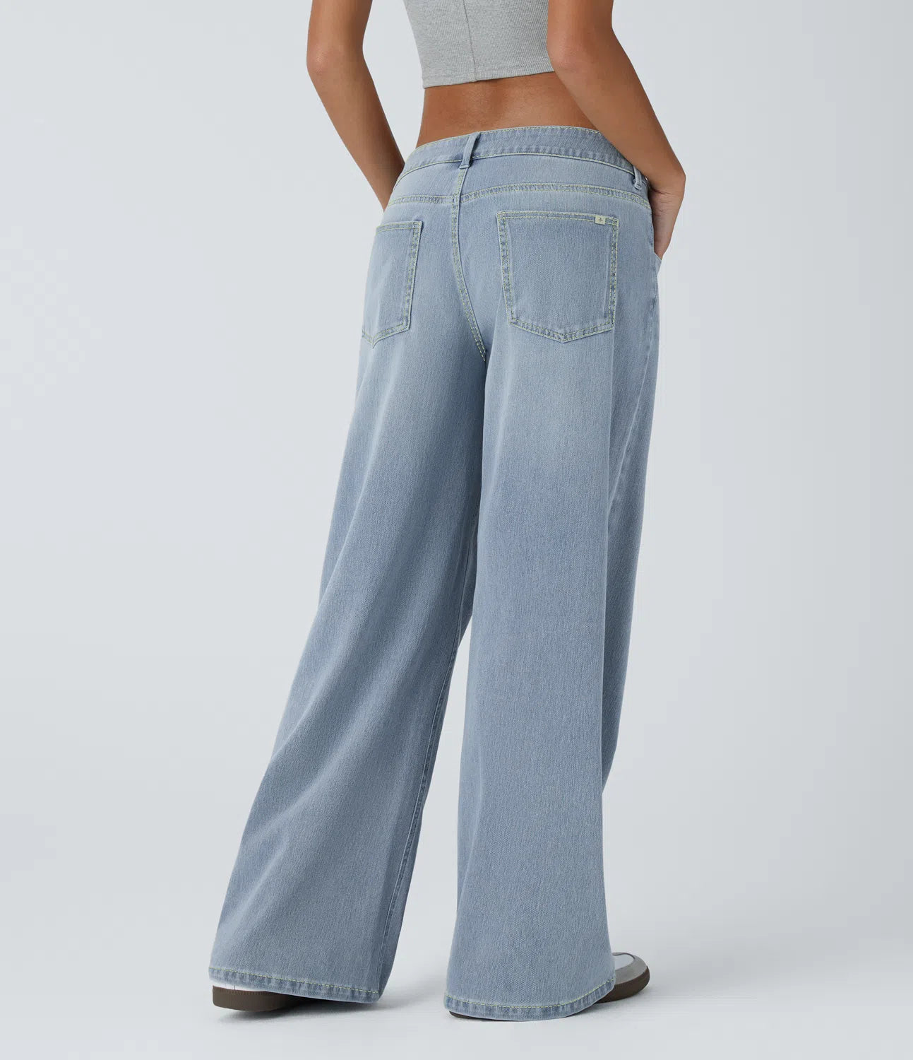 Baggy Flex™ - Jeans casuales anchos de lavado desgastado, tiro bajo, y diseño asimétrico.