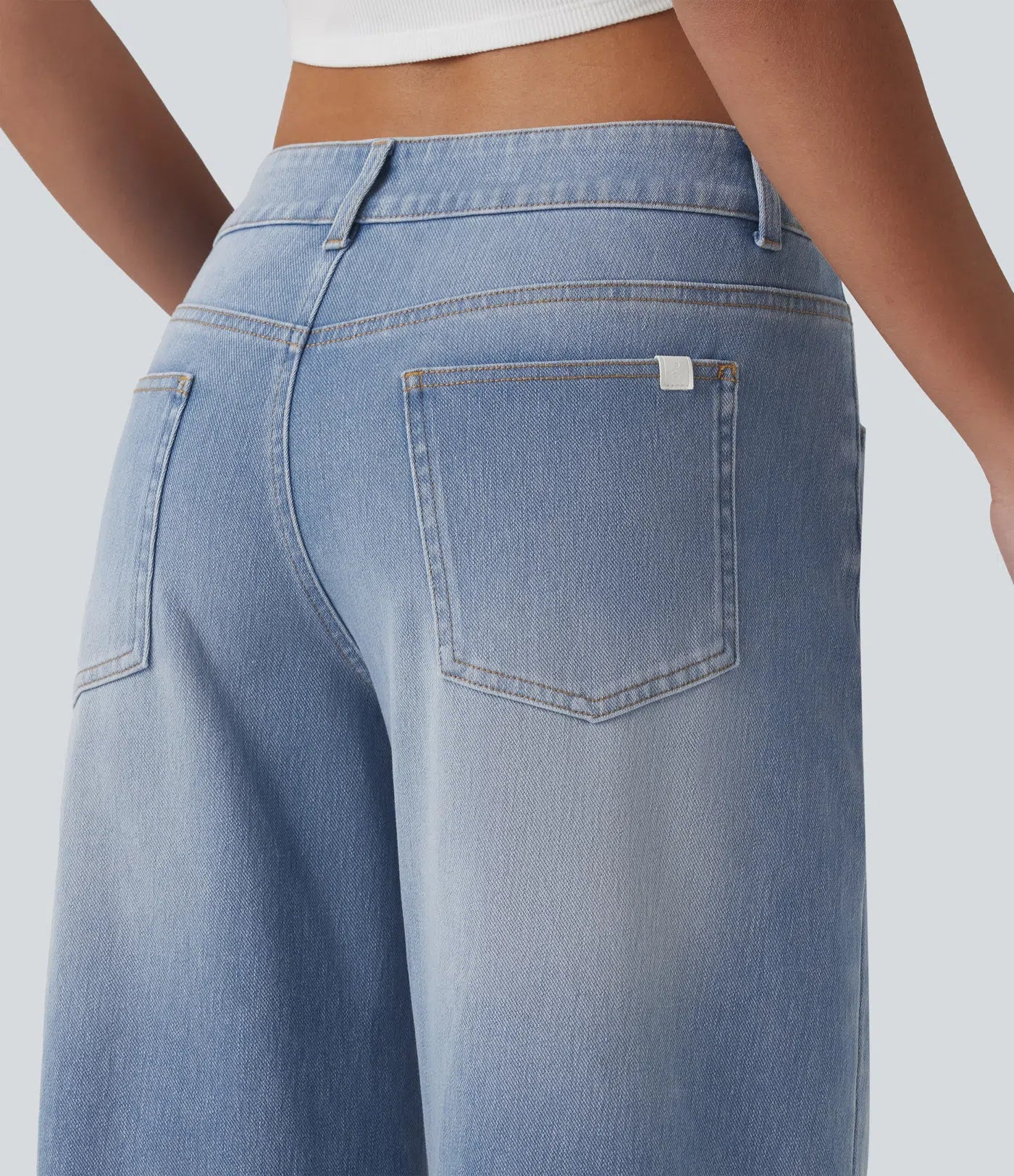 Baggy Flex™ - Jeans casuales anchos de lavado desgastado, tiro bajo, y diseño asimétrico.