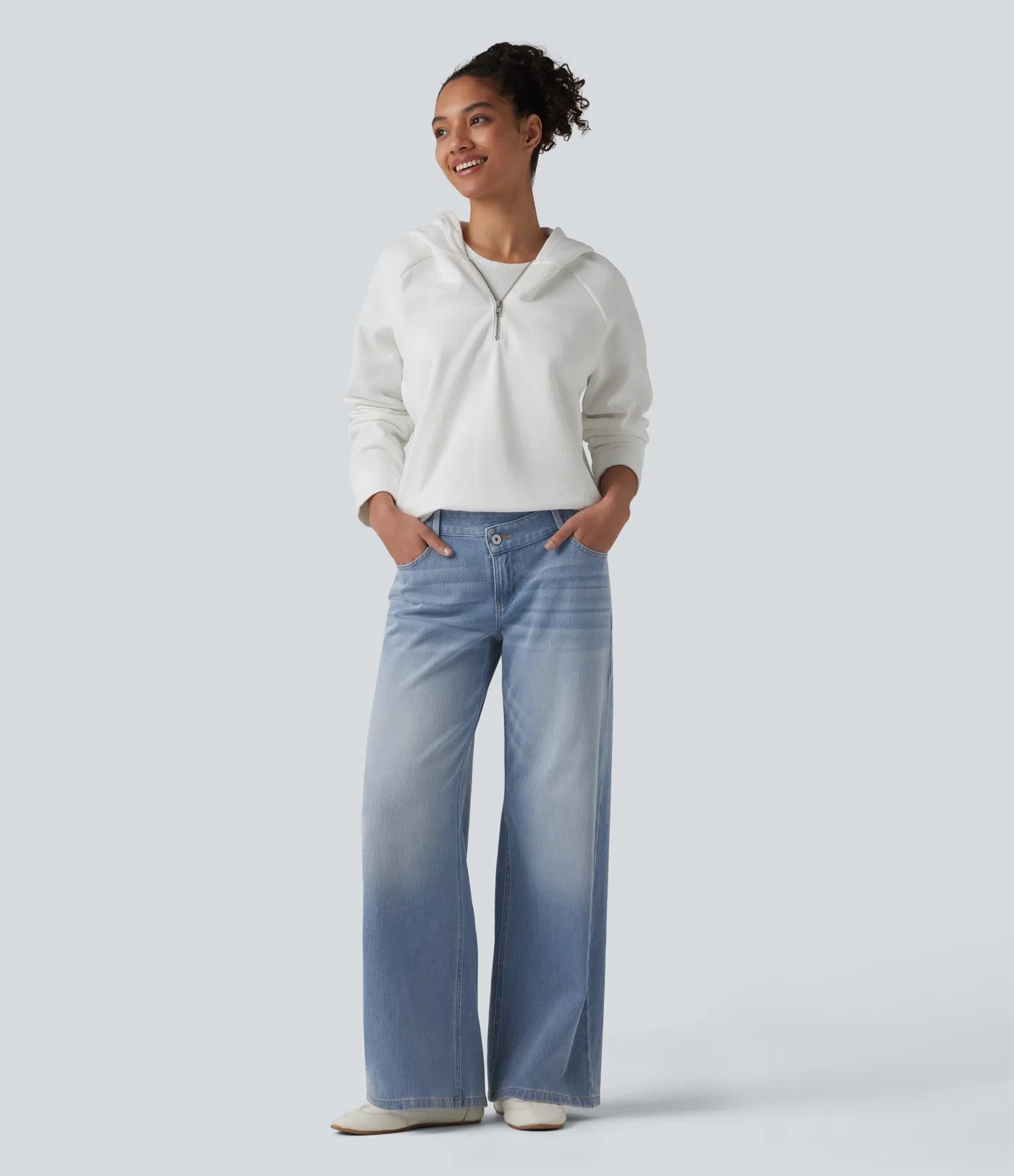 Baggy Flex™ - Jeans casuales anchos de lavado desgastado, tiro bajo, y diseño asimétrico.