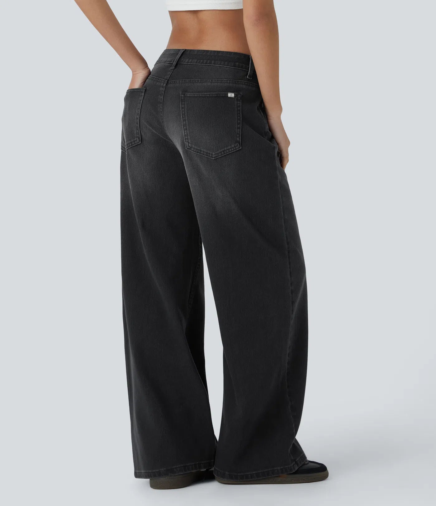 Baggy Flex™ - Jeans casuales anchos de lavado desgastado, tiro bajo, y diseño asimétrico.